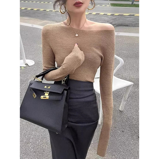 法式斜领露肩长袖针织打底衫女秋冬季修身一字领毛衣内搭紧身上衣