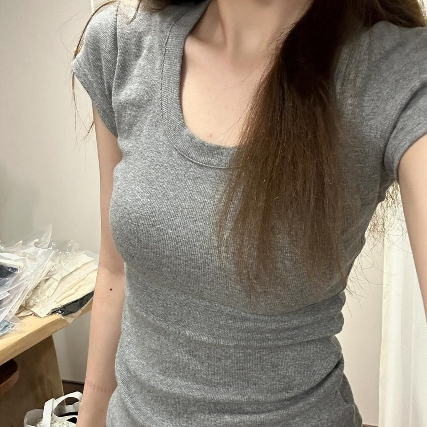 韩系灰色u领短袖t恤女夏季穿搭小飞袖正肩修身大领口打底体恤上衣