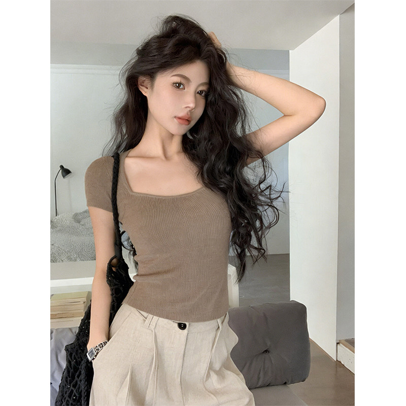 法式卡其色方领冰丝针织短袖女夏季老钱风穿搭正肩修身t恤衫上衣