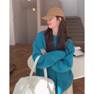 韩系湖水蓝色浣熊绒毛衣女秋冬多巴胺慵懒宽松软糯针织羊毛衫上衣