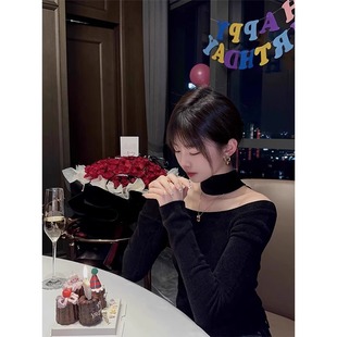 黑色一字露肩挂脖针织衫毛衣女秋冬季氛围感穿搭修身内搭打底上衣