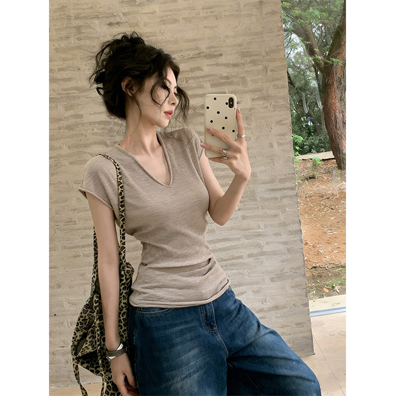 淡人高知燕麦色v领针织短袖女夏季老钱风穿搭修身小飞袖t恤上衣薄