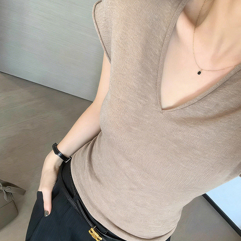 高知燕麦色v领卷边针织短袖t恤女