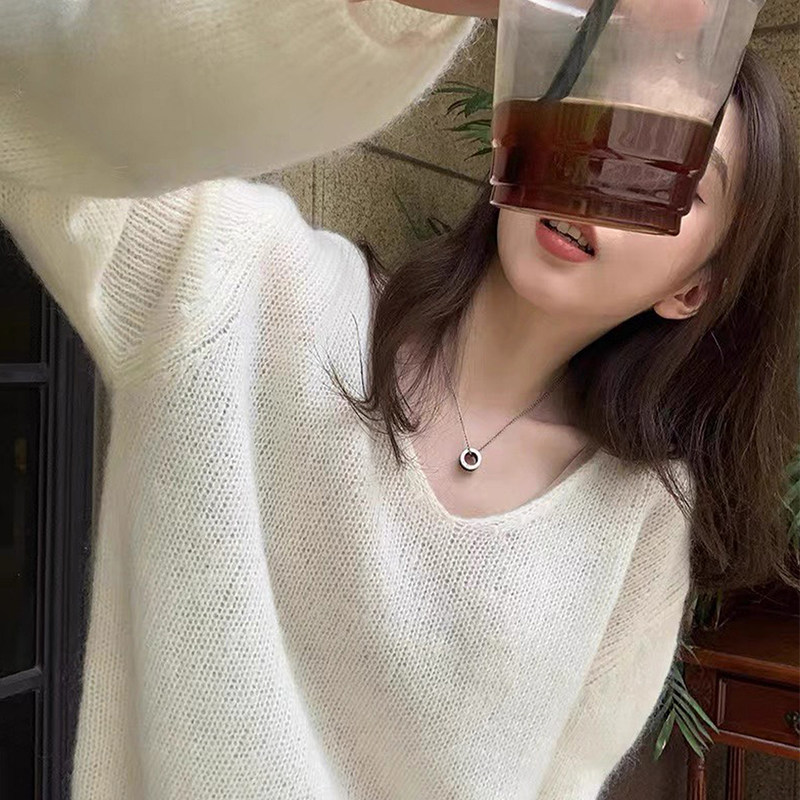 慵懒风白色v领马海毛衣女秋冬巨好看宽松软糯针织打底衫内搭上衣