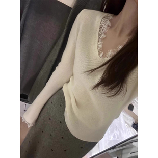 米色蕾丝拼接v领长袖针织衫女秋冬内搭设计感修身打底衫毛衣上衣