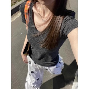 美式复古深灰色u领正肩短袖t恤女夏季高级感修身辣妹大领口上衣薄