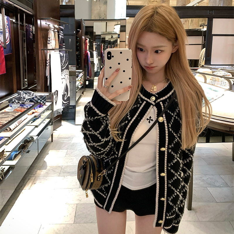 高级感小香风黑色菱格毛衣外套女秋冬轻奢老钱风宽松针织开衫上衣