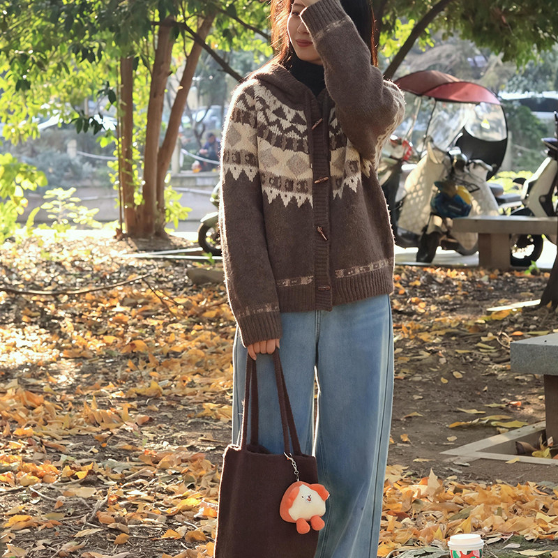 费尔岛提花牛角扣连帽毛衣外套女秋冬复古慵懒风宽松加厚针织开衫