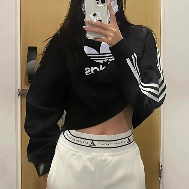 阿迪达斯三叶草女黑色短款卫衣