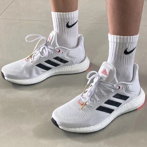 阿迪达斯Boost透气男女款跑步鞋
