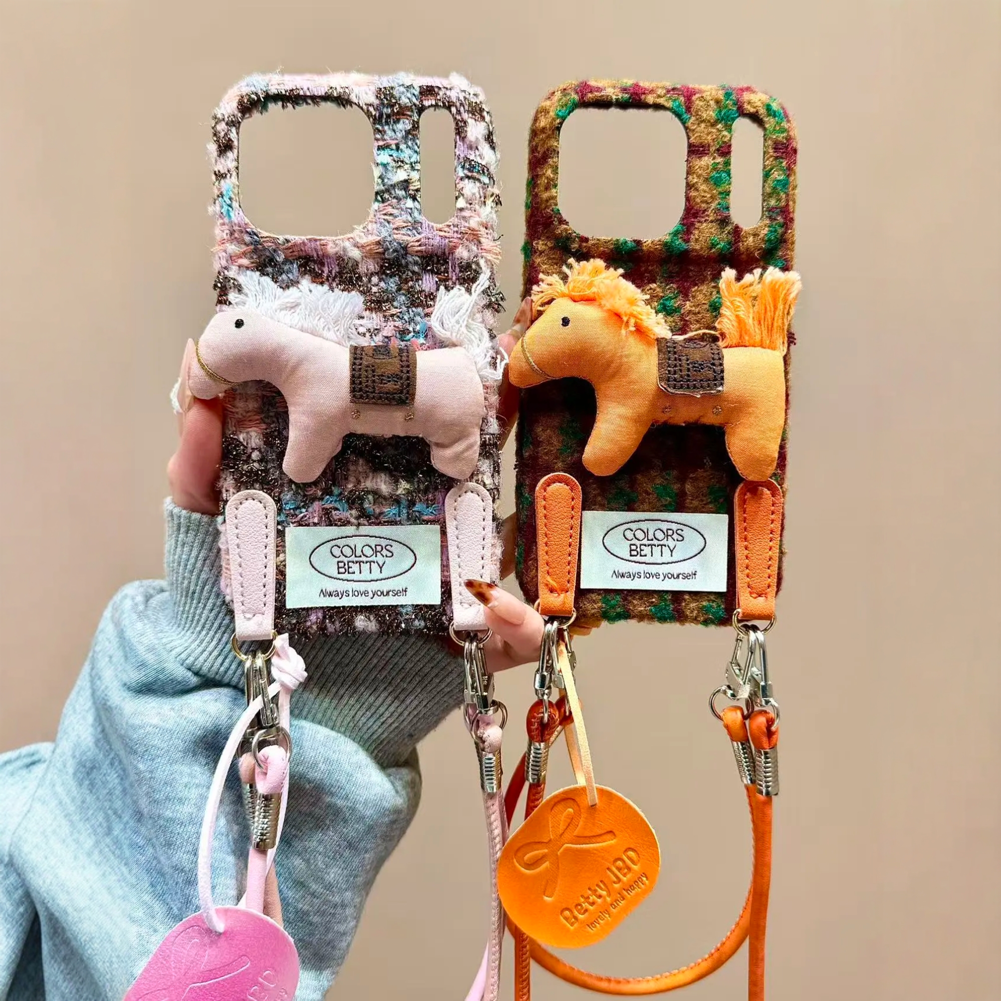 秋冬ins撞色绒布立体小马手拎斜挎长绳适用iPhone17promax手机壳苹果15pro新款16毛绒茸13女14小香风15保护套