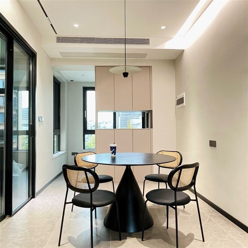 优选壹时间个性创意现代简约轻奢高端圆桌纯黑色德U利丰岩板餐桌