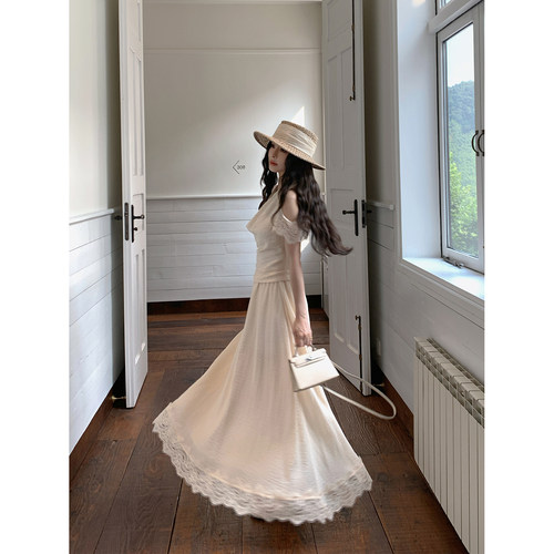 MINI STUDIO徐琳  「吉赛尔初晨」清冷感温柔荡领蕾丝拼接套装裙