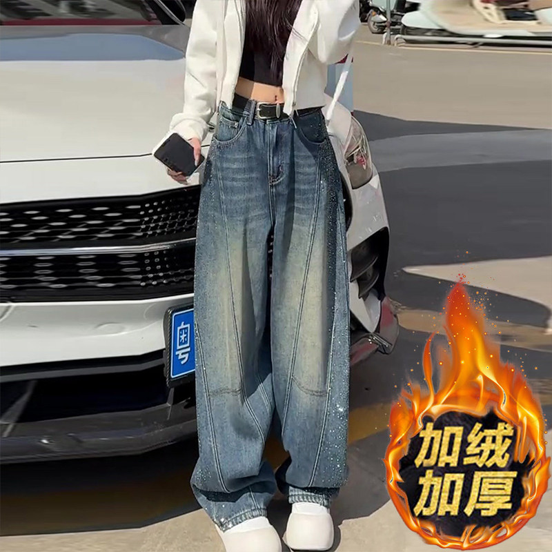 复古蓝色加绒烫钻弯刀牛仔裤女2026春季新款宽松显瘦遮肉阔腿裤子,女装/女士精品,牛仔裤,淘宝优惠券,粉丝福利购,淘宝优惠卷
