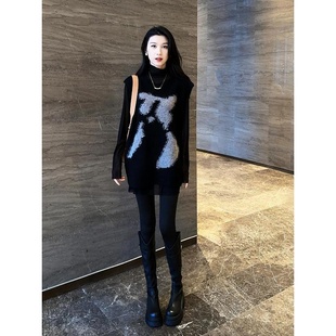 2025早春新款百搭黑色减龄印花无袖针织马甲上衣欧货重磅大码女装