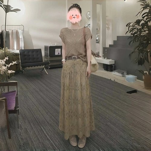 夏日绝美穿搭套装2025新款韩系时尚气质镂空上衣碎花半身裙两件套