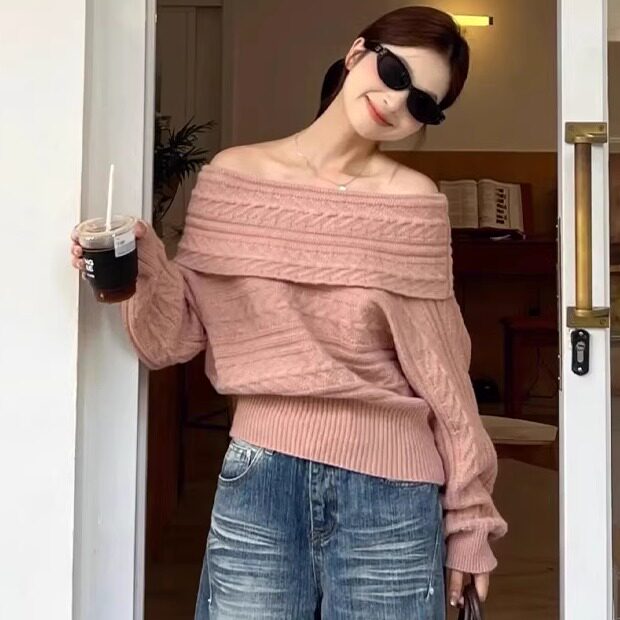 法式粉色麻花一字领露肩套头毛衣女秋冬外穿慵懒风宽松针织衫上衣