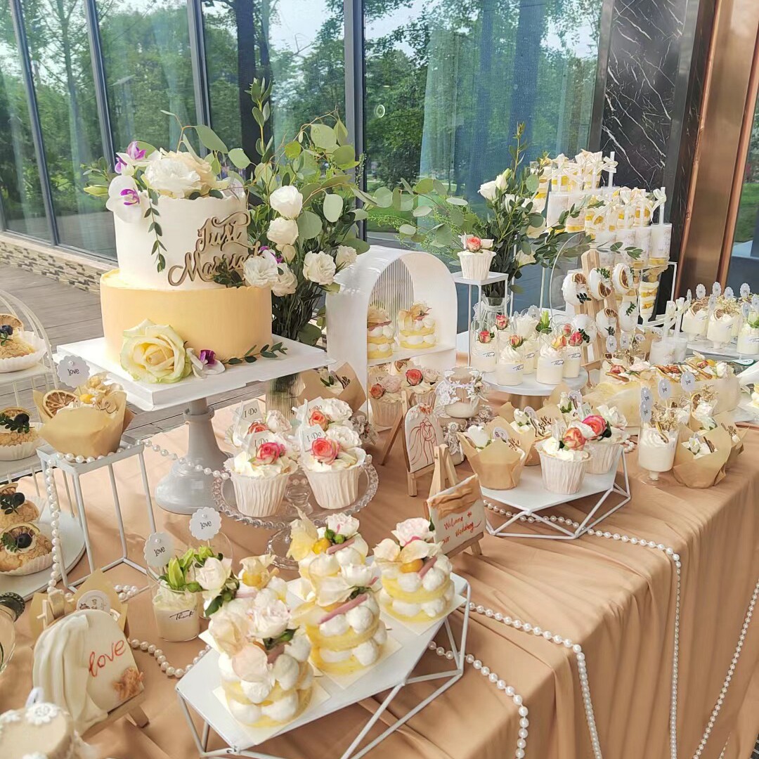 香槟色婚礼甜品台鲜花甜品桌定制抖音小红书网红婚礼蛋糕上海同城