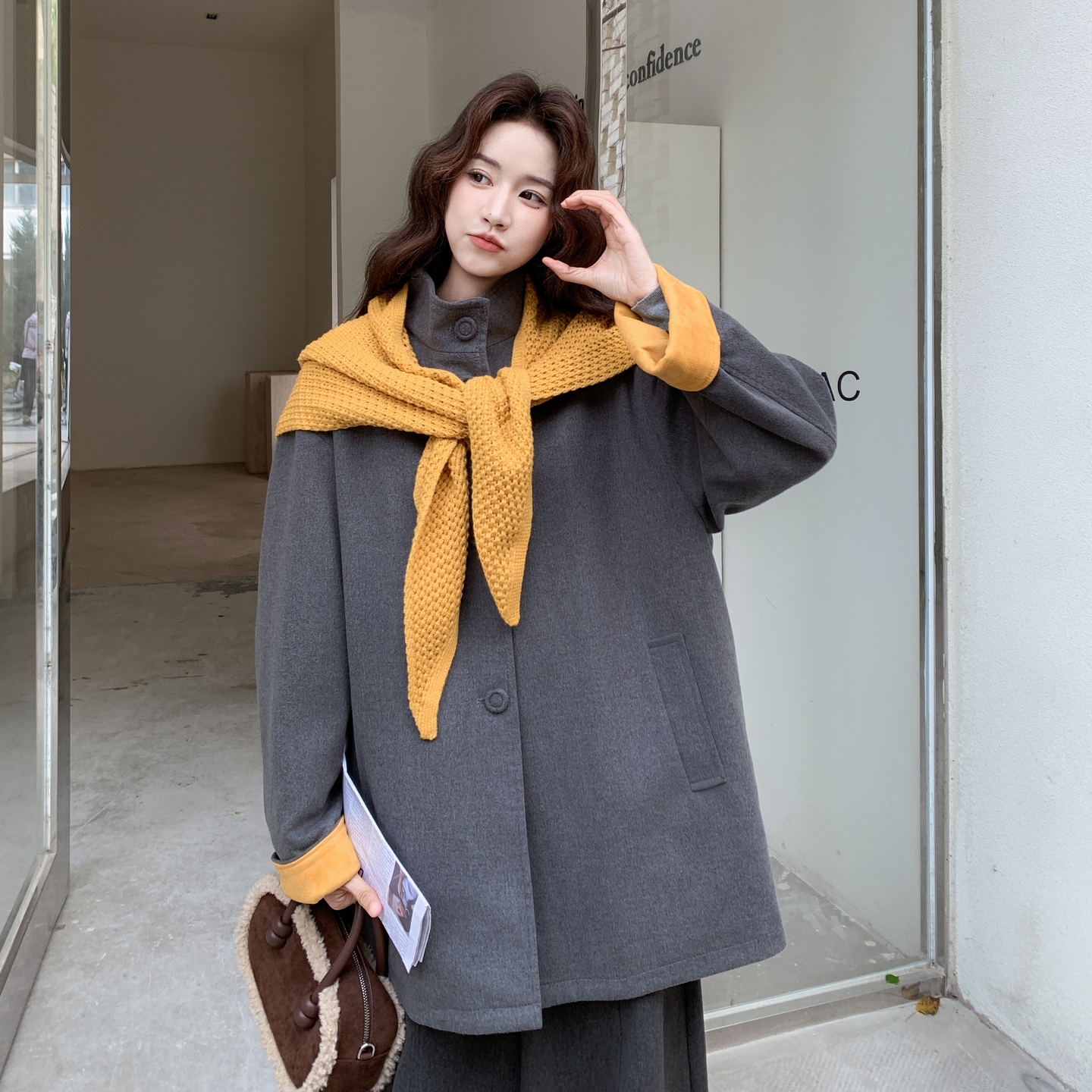 韩系撞色毛线围巾外套女短款加厚高级感灰色加棉呢大衣，女装短外套，慧峰