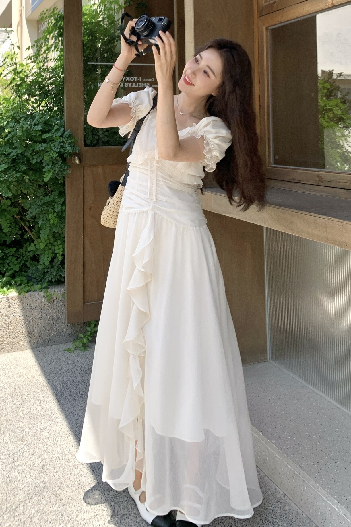 米白色木耳边泡泡袖连衣裙女2025夏季新款法式初恋温柔甜美长裙子,女装连衣裙,鑫慧