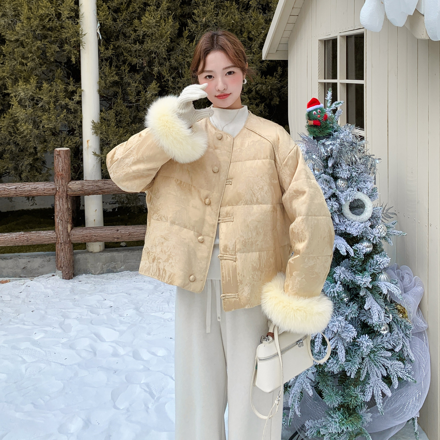 2025冬季新中式毛毛袖口短外套女冬季千金感圆领纽扣羽绒服外套,女装短外套,慧峰