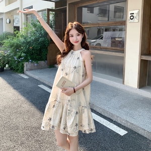 法式复古温柔风刺绣挂脖无袖连衣裙女夏季设计感气质显瘦长裙子图片