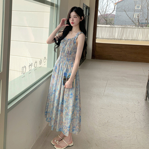 法式浪漫风碎花吊带连衣裙女2025夏日绝美穿搭开衫长裙图片