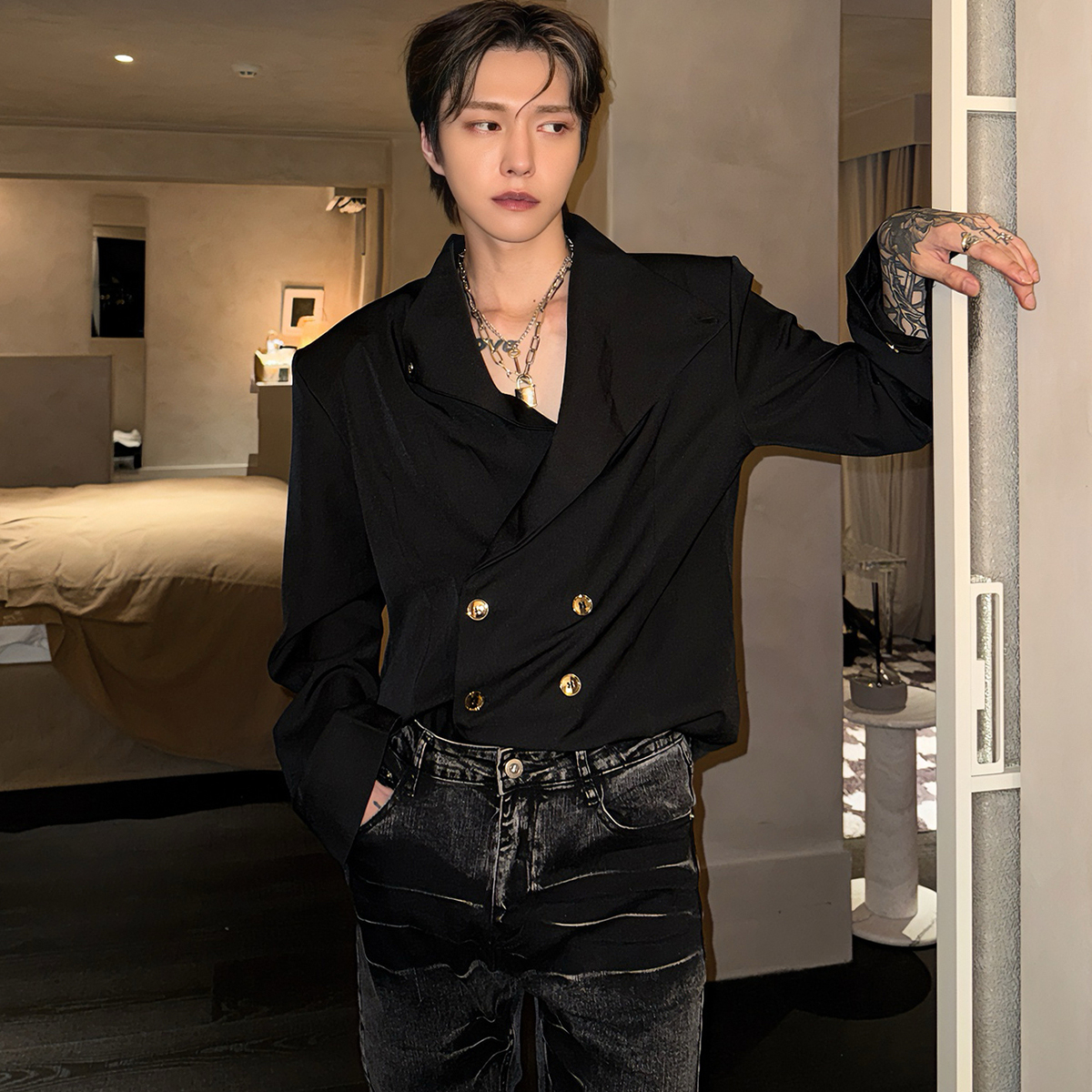 男士时尚双排扣西装领衬衫