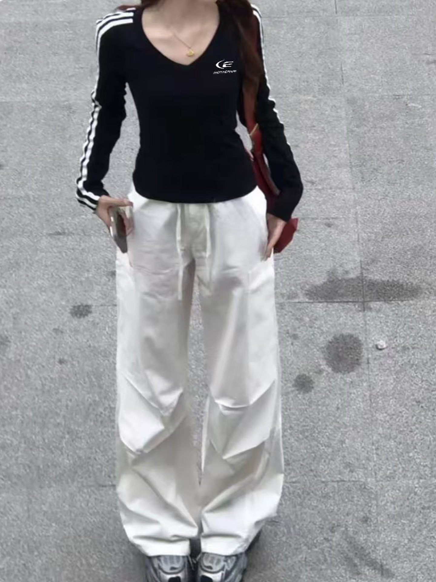 American-Style Trendy Brand V-Neck Long-Sleeve T-Shirt for Women, Autumn 2025 New Slim-Fit Design with a Unique and Stylish Look