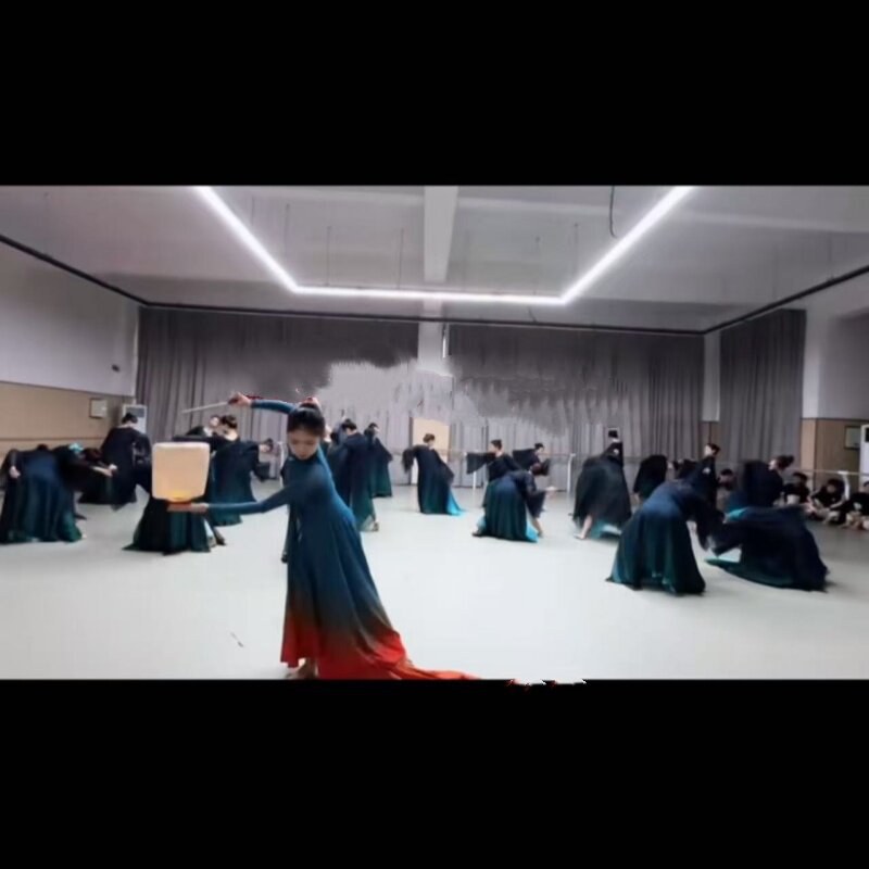 舞剧《湾》领舞伴舞拖尾长连衣裙量身定制群舞剧目服练习演出服装