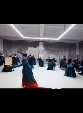 舞剧《湾》领舞伴舞拖尾长连衣裙量身定制群舞剧目服练习演出服装