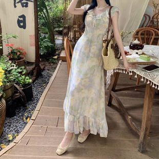 法式碎花荷叶边V领连衣裙夏季新款修身温柔风系带收腰显瘦A字长裙