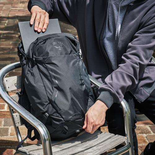 现货Osprey  Hikelite小鹰 2026骇客26L全黑限定男女情侣户外背包
