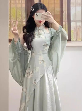 新中式女装国风高级感仙气质无袖绿色挂脖改良旗袍连衣裙2025夏季