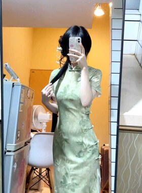 新中式国风素雅旗袍改良年轻款少女高级感复古绿色印花盘扣连衣裙