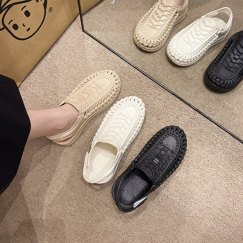 凉鞋女夏外穿时尚2025新款防滑可湿水户外溯溪鞋魔术贴平底沙滩鞋