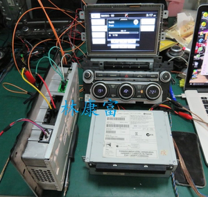 路虎极光揽胜发现4导航音响主机显示屏幕不开机黑屏功放没声维修