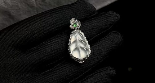 天然a货白冰叶子吊坠