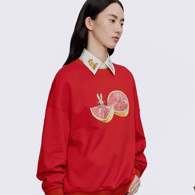 播新年系列Peter Rabbit联名2023春显瘦宽松圆领卫衣女BDQ1VD0301