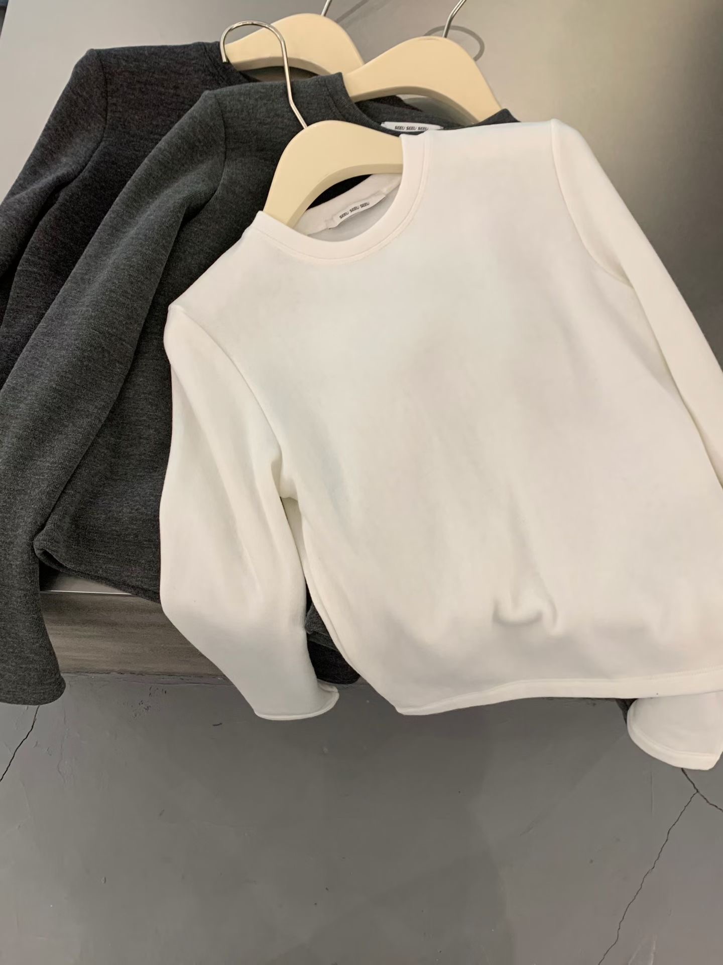 See u2025冬季新款韩系简约百搭圆领长加绒基础T 2463