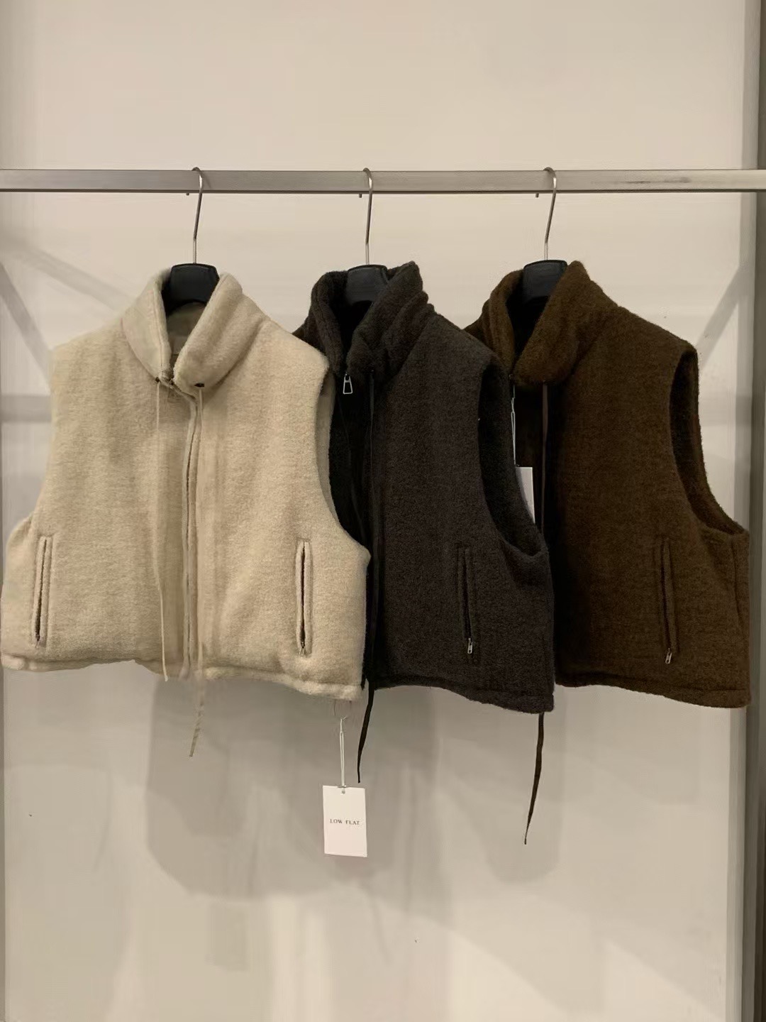 Low flat 正版2025冬新款韩系简约百搭立领抽绳圈圈毛羽绒马甲