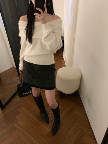 Dumpling 2025秋冬新款韩系一字肩露肩浣熊毛衣