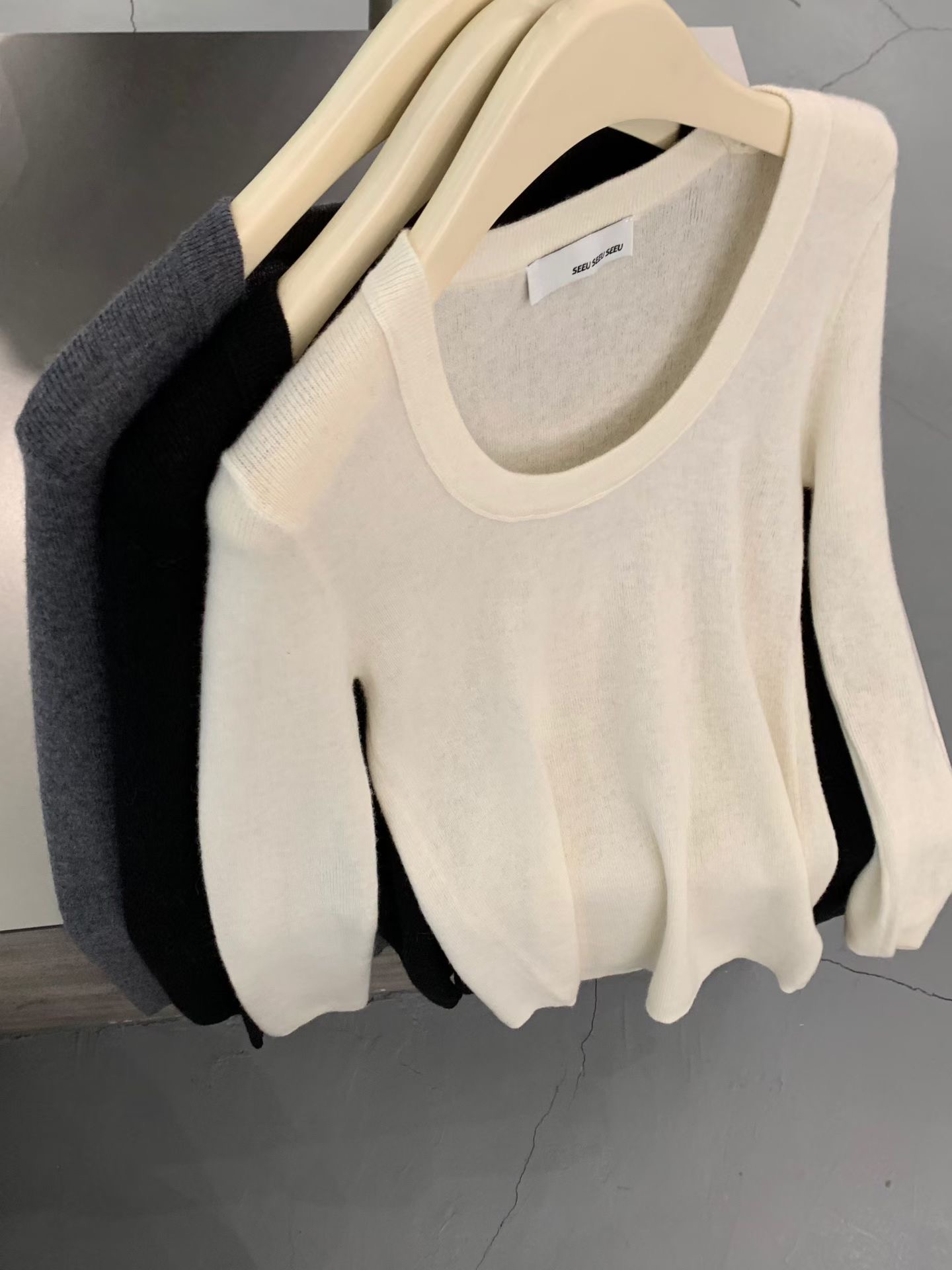 See u 2025冬季新款韩系简约百搭U领48支超细羊毛打底衫