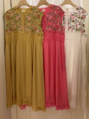 熊姑娘 2025夏季新款时尚气质百搭显瘦苎麻刺绣连衣裙