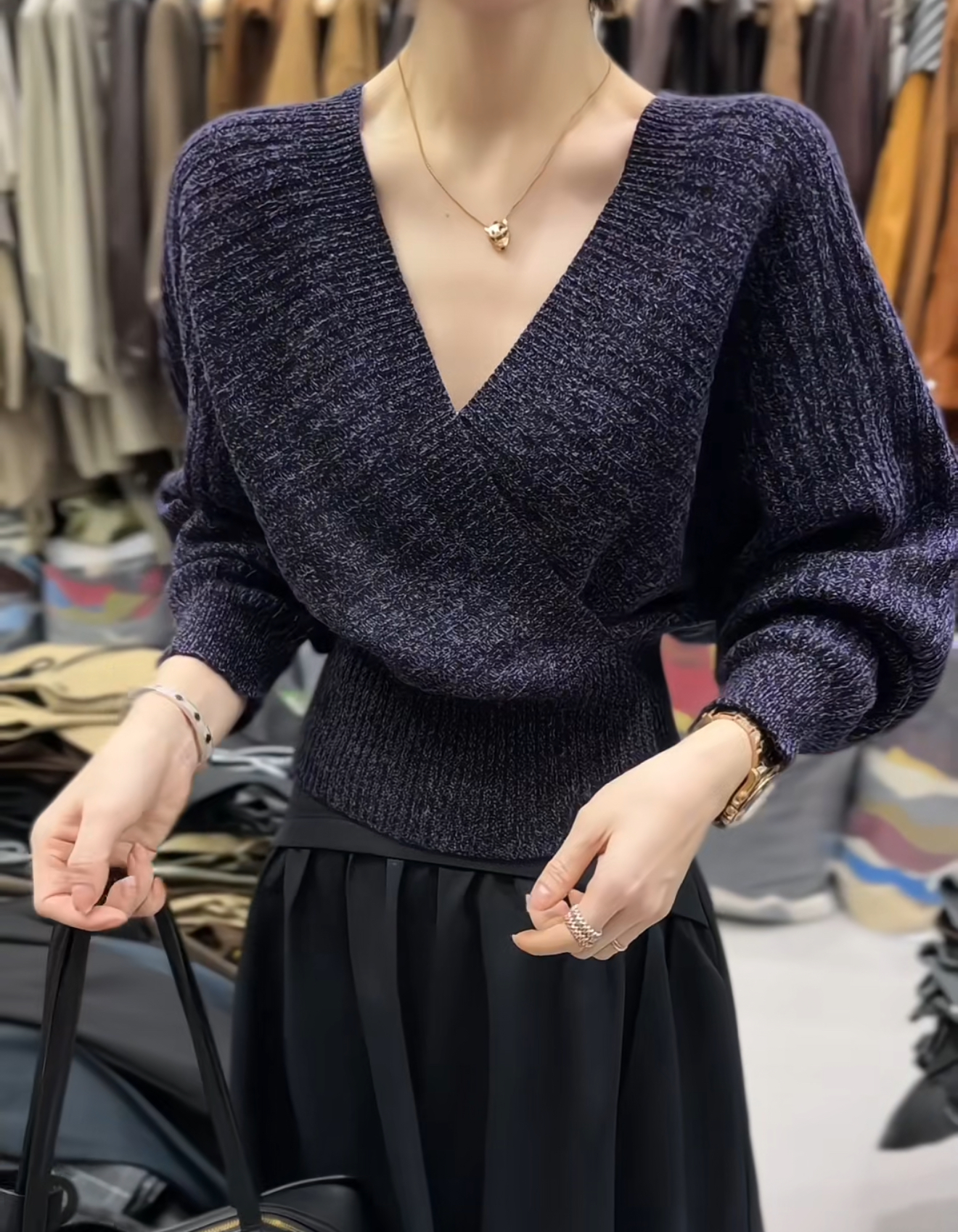 设计感交叉V领软糯全羊毛花线毛衣女2025新欧货显瘦气质时髦上衣