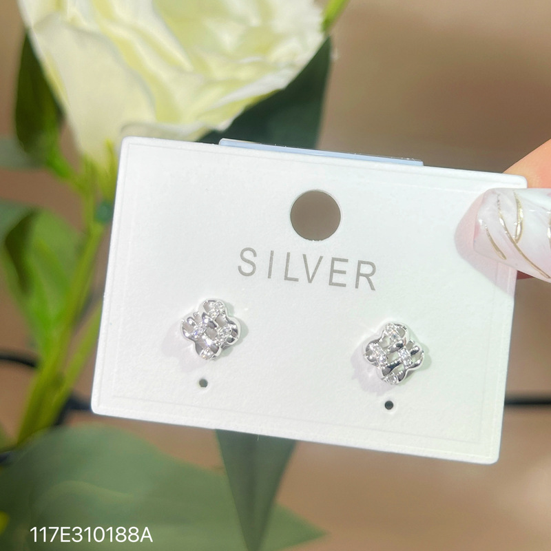 s925纯银耳钉女精致小巧四叶草花朵耳环简约百搭高级感年轻款耳饰
