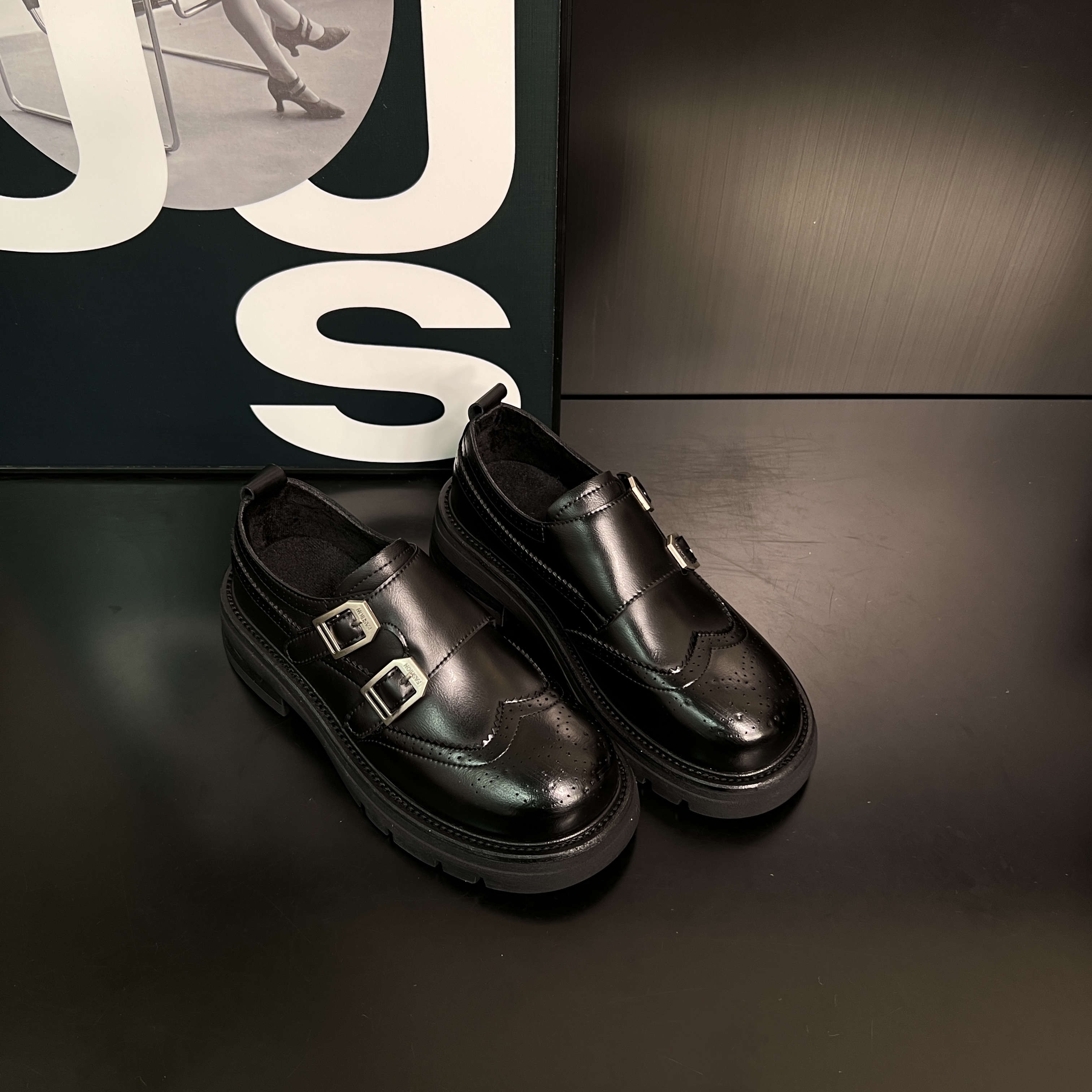 魔术贴厚底小皮鞋女2025新款英伦风舒适软底休闲时尚乐福鞋女加绒