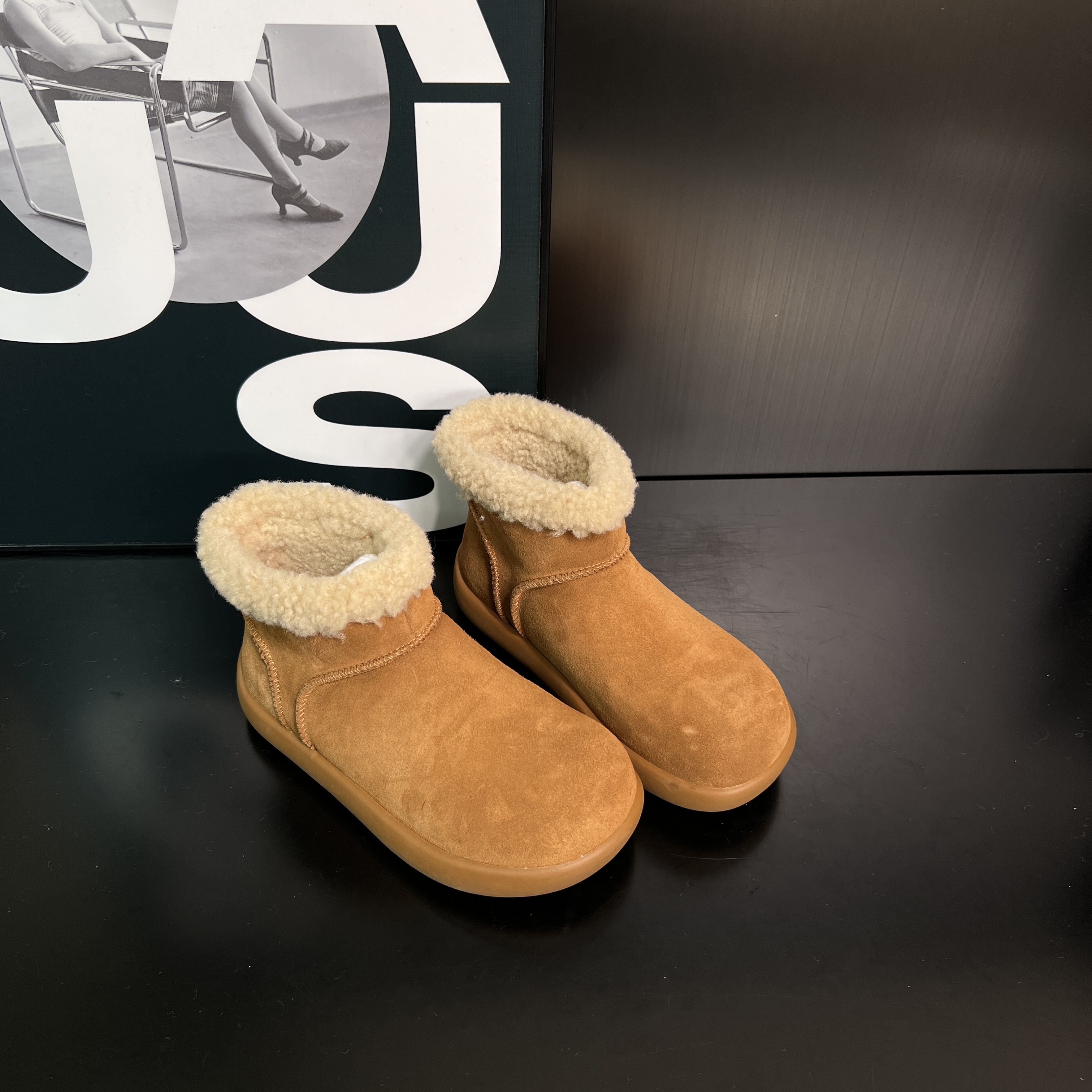 皮毛一体加绒加厚保暖雪地靴女2025冬季新款短靴勃肯马丁靴时尚