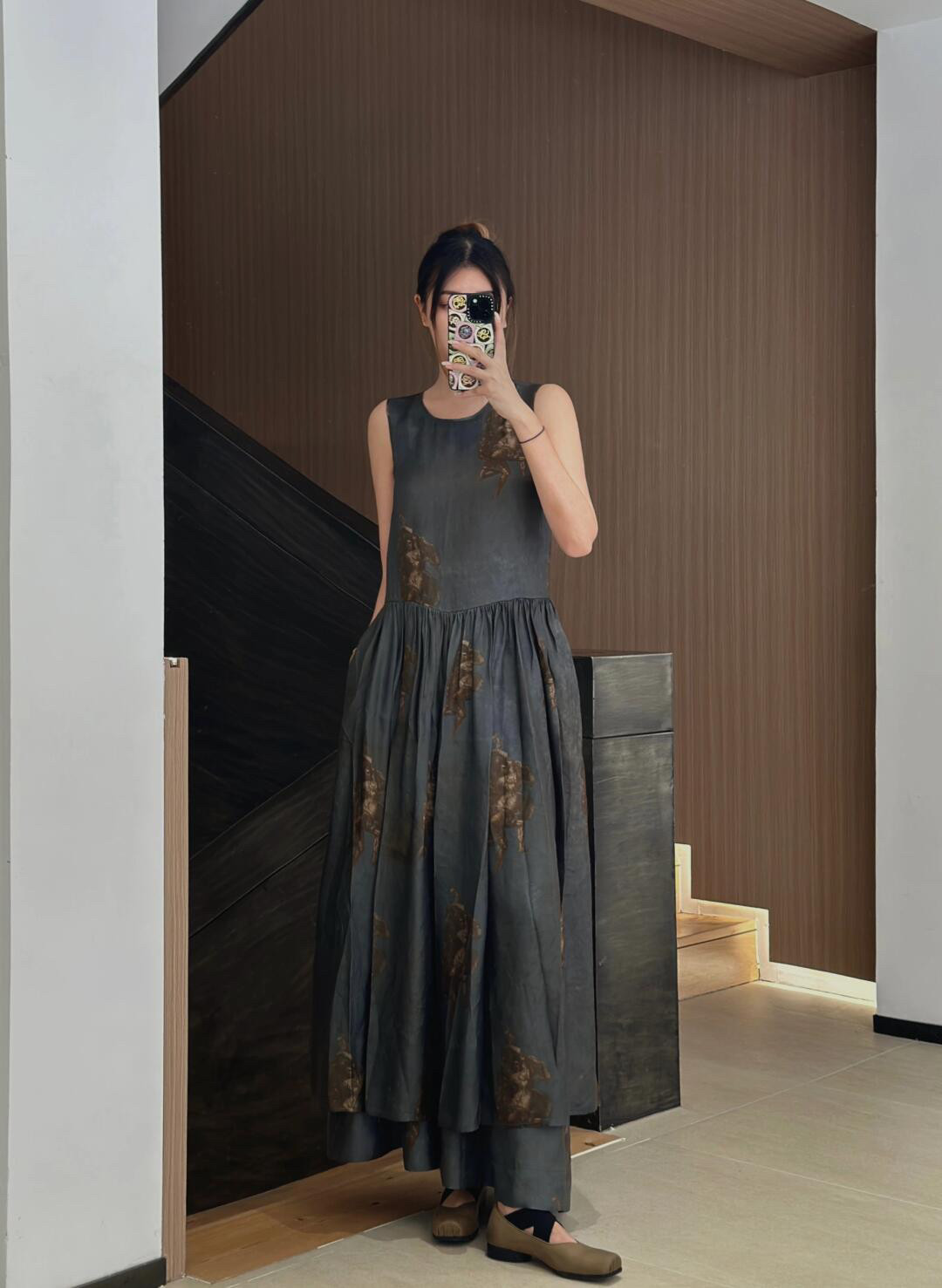 UMASTAND·墨蓝色天使雕塑印花背心裙 进口铜氨丝面料