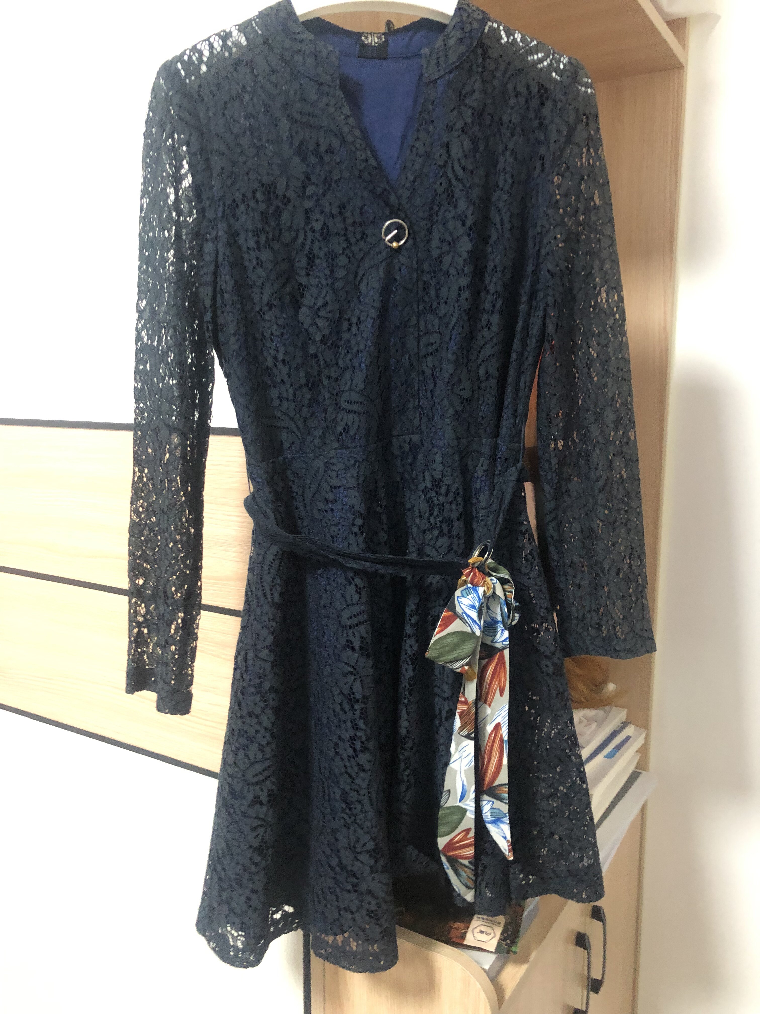 品牌撤柜折扣清仓女装连衣裙 秋装妈妈装中腰纯色系带立领蕾丝裙